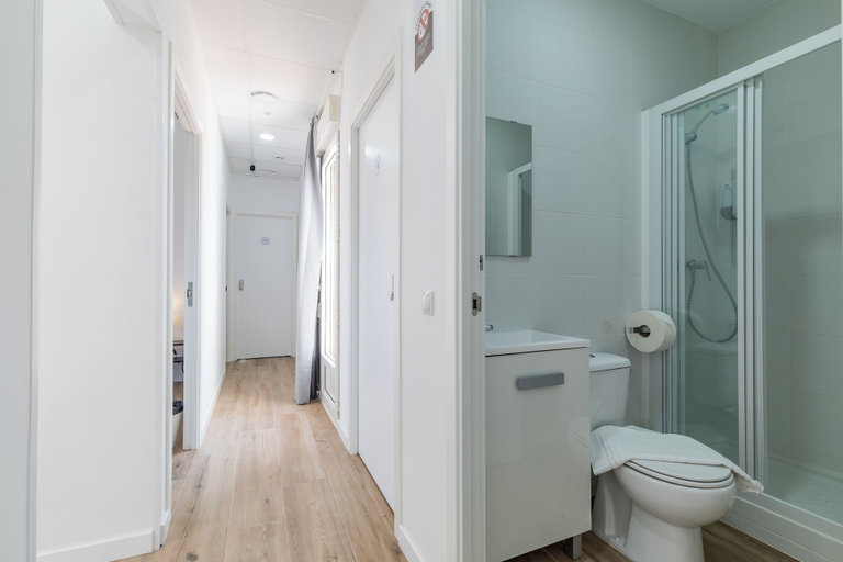 Bathroom 3, AYZ Joaquín Pol - Auto check-in property, Madrid