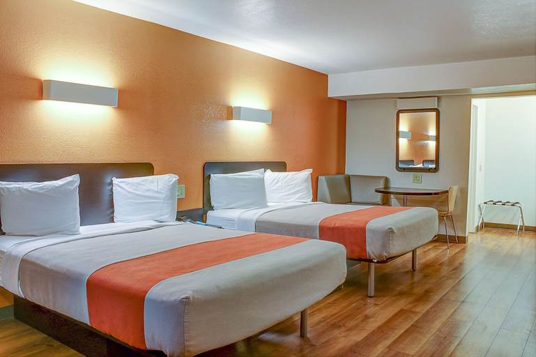 Bedroom 4, Motel 6 Bishop, CA, Inyo