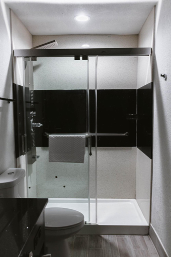 Bathroom 4, Motel 6 Bellville, OH - Mid Ohio, Richland