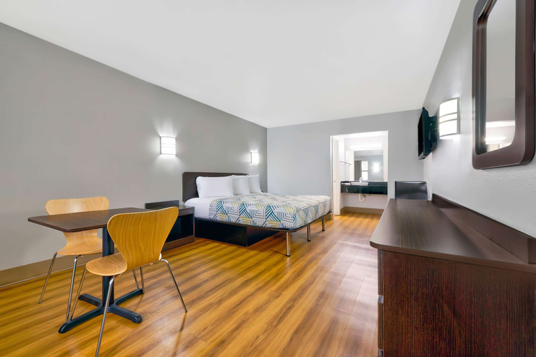 Bedroom 3, Motel 6 Plano, TX - Plano Northeast, Collin