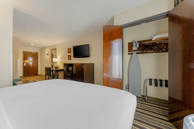 Bedroom 3, Comfort Inn & Suites Triadelphia - Wheeling, Ohio