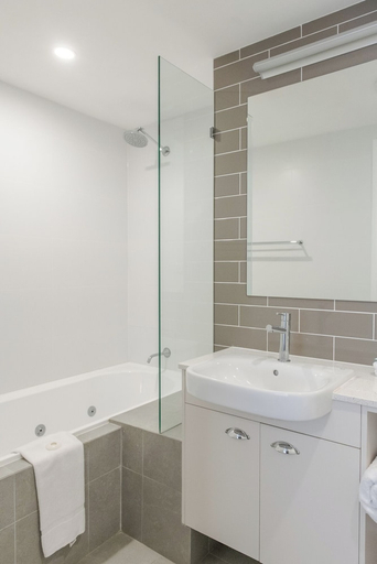 Bathroom 3, Broadwater Resort WA Tourism Award 2025 Gold Winner, Busselton