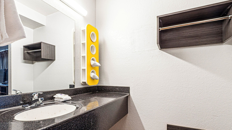 Bathroom 3, Motel 6 Wethersfield, CT - Hartford, Hartford