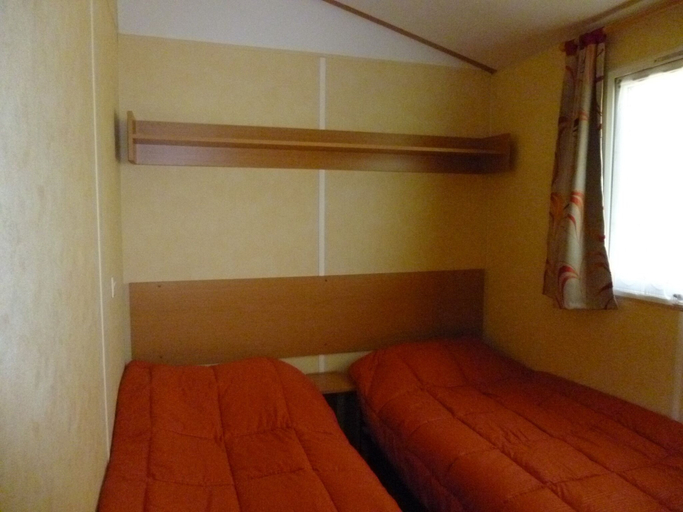 Bedroom 3, Camping Au Clos de Beaulieu, Indre-et-Loire