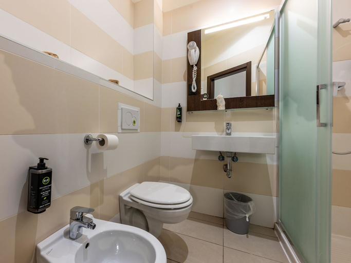 Bathroom 5, B&B HOTEL Genova Principe, Genova