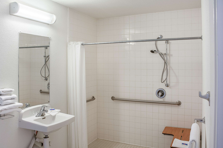 Bathroom 4, Motel 6 Ukiah, CA, Mendocino