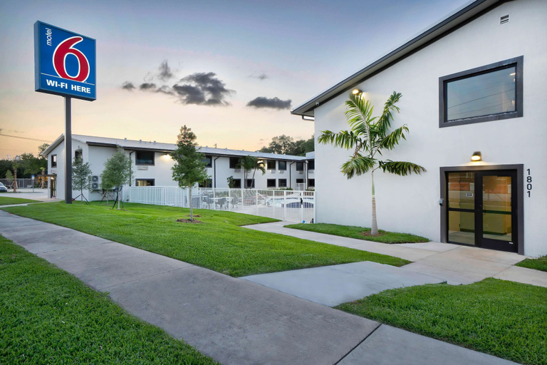 Exterior & Views 2, Motel 6 Fort Lauderdale, FL, Broward