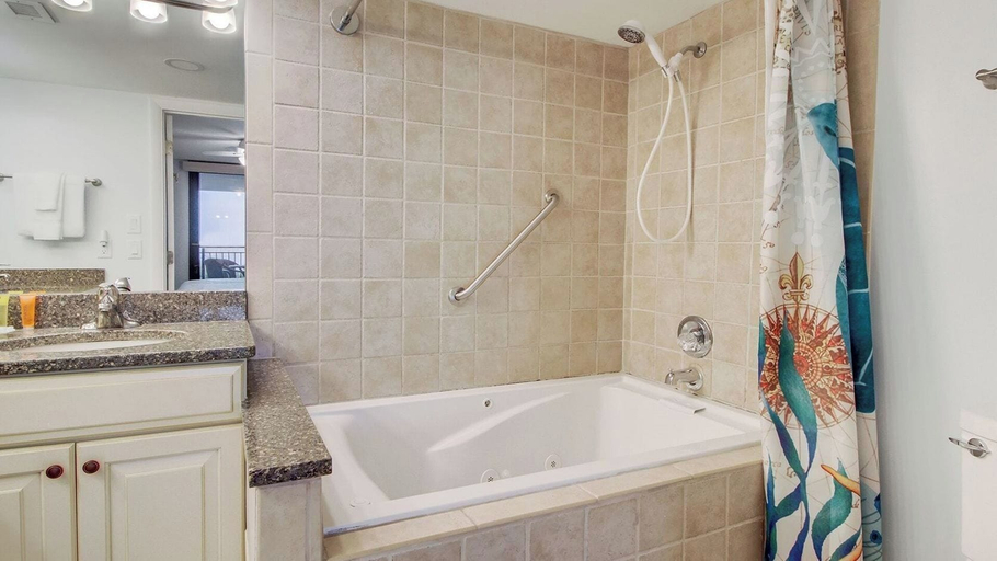 Bathroom 4, 322 D Shipwatch by Avantstay Community Pool Access & Close to Beach!, Charleston