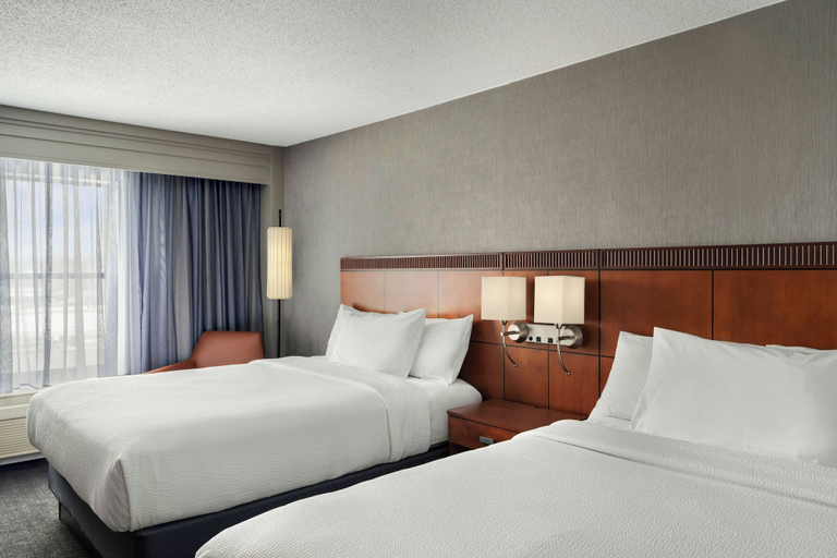 Bedroom 3, Courtyard by Marriott Hamilton, Butler