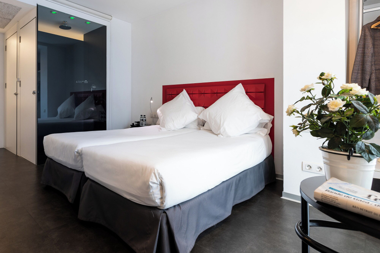 Bedroom 2, Hotel Mayerling, Madrid