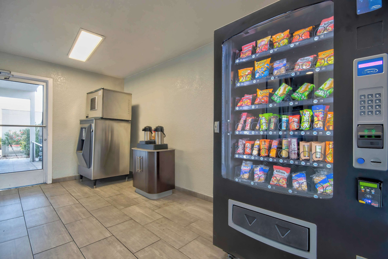 Food & Drinks 5, Motel 6 Albuquerque, NM - Midtown, Bernalillo