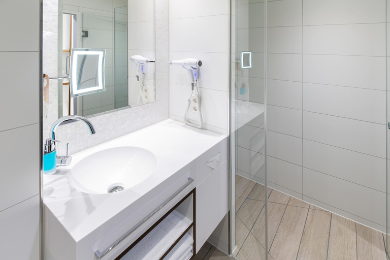 Bathroom 4, MOA Berlin, Berlin