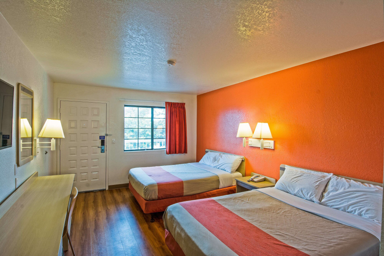 Bedroom 3, Motel 6 Redding South, Shasta