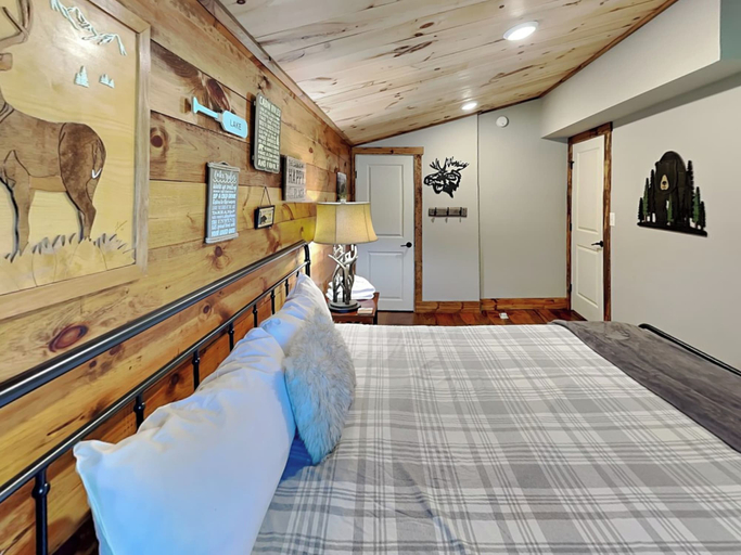 Bedroom 3, Kare Bear Cabin by Taylor Made Deep Creek, Garrett