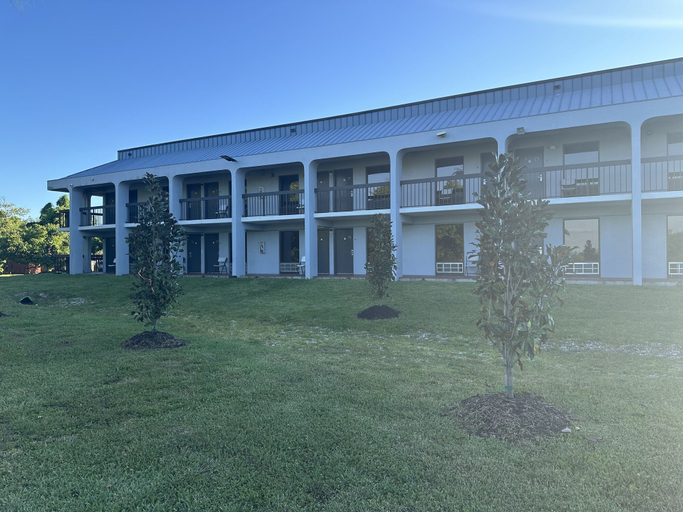 Exterior & Views 2, Riverview Inn, Lee