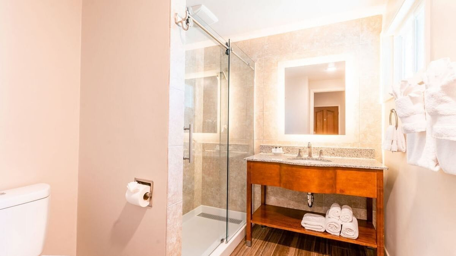 Bathroom 4, Normandy Inn, Monterey