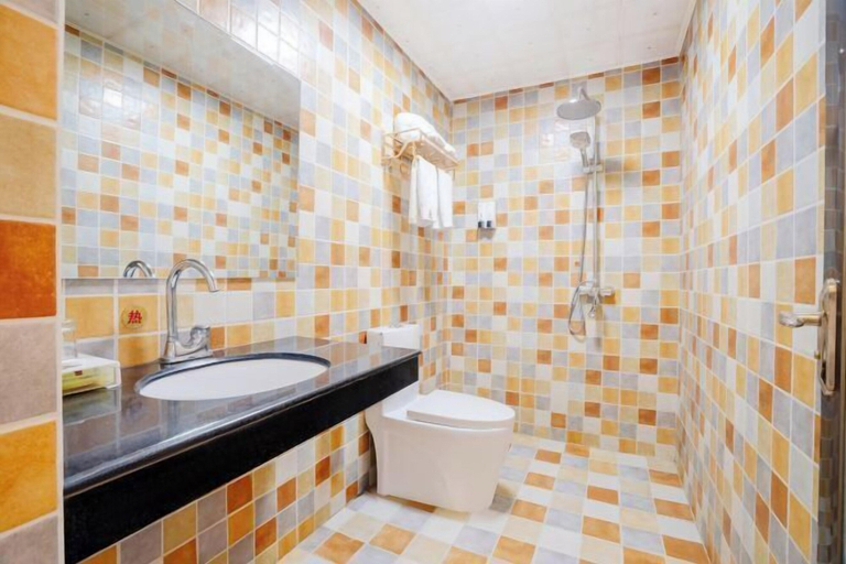Bathroom 3, Zihong Hotel, Yuxi