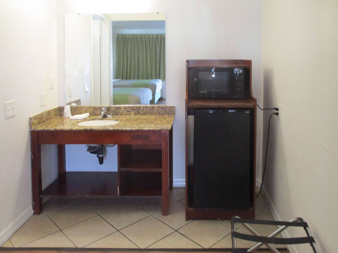 Others 5, Motel 6 Fresno, CA, Fresno