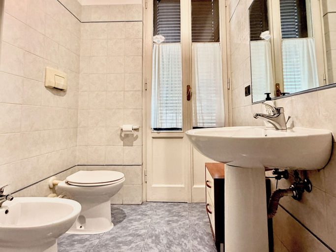Bathroom 5, Santo Spirito, Arezzo