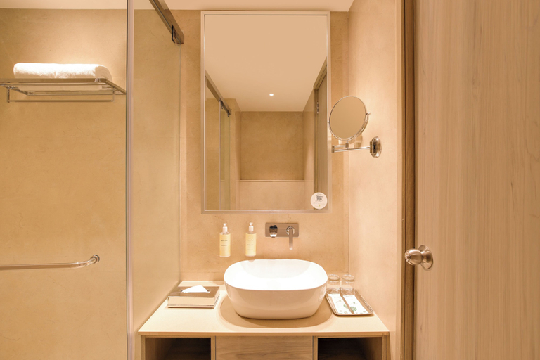 Bathroom 3, Lemon Tree Hotel Jamnagar, Jamnagar