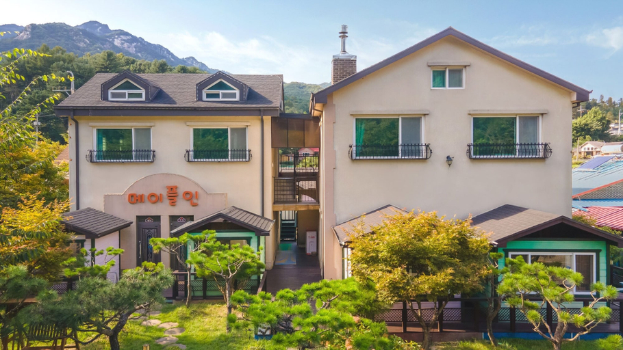 Exterior & Views 2, Gapyeong Maplein Pension, Gapyeong