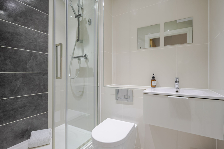 Bathroom 3, Parkway House, Essex