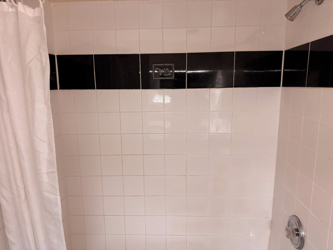 Bathroom 4, Island Travel Inn, Capital