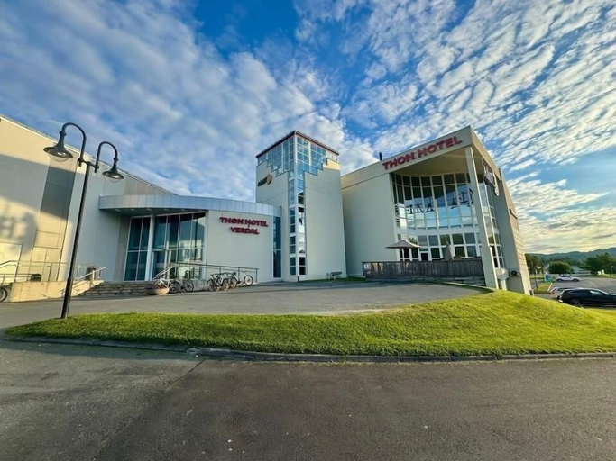 Exterior & Views