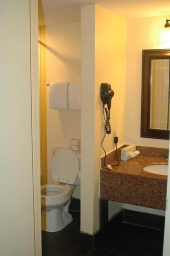 Bathroom 3, Motel 6 Tallahassee, FL – North Monroe, Leon