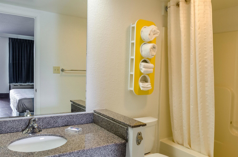 Bathroom 4, Motel 6 Lexington, VA, Rockbridge