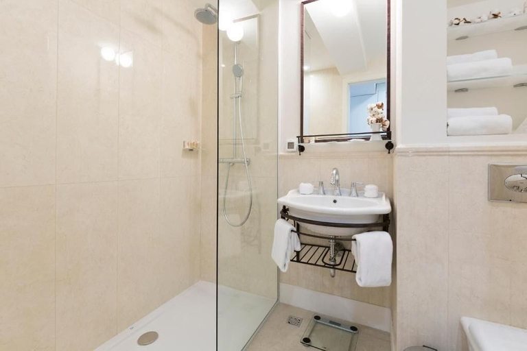 Bathroom 4, Envoy Hotel Belgrade, Belgrade