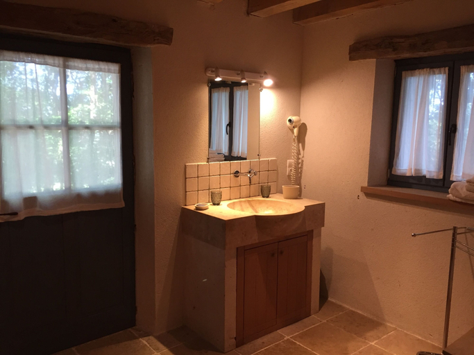 Bathroom 5, Les Huguets, Lot-et-Garonne