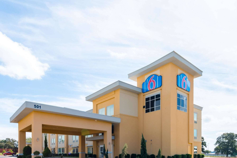 Exterior & Views 2, Motel 6 Joshua, TX, Johnson