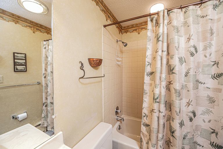 Bathroom 4, Arrowhead Village 15 by Taylor Made Deep Creek, Garrett