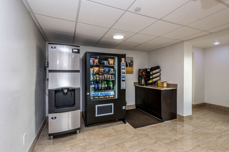 Food & Drinks 5, Motel 6 Peoria, IL, Peoria