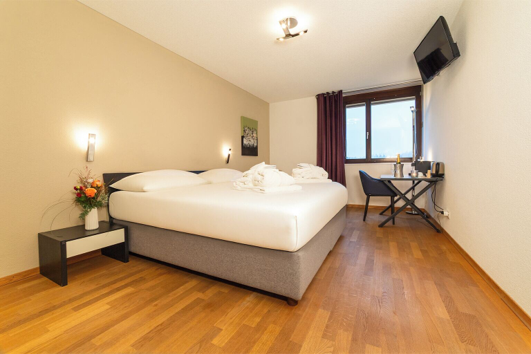 Bedroom 2, Jura Sport & Spa Resort, Les Franches-Montagnes
