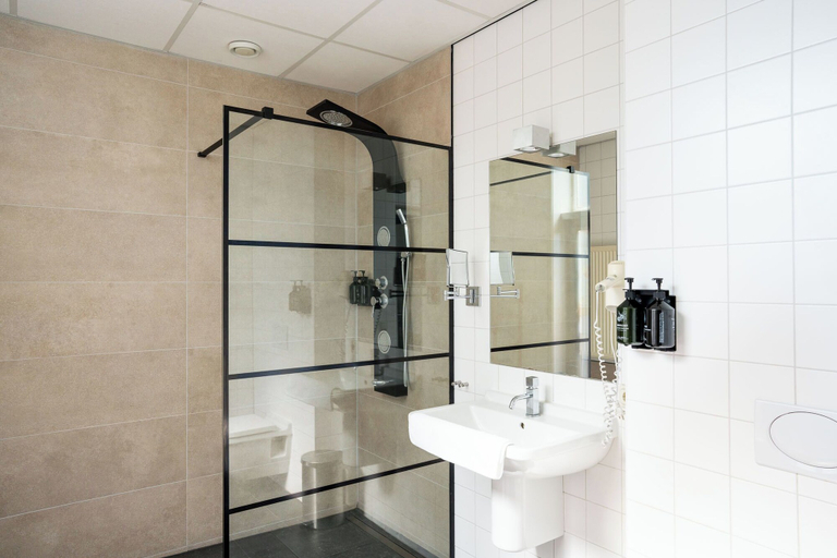 Bathroom 4, Hotel de Wereld, Wageningen