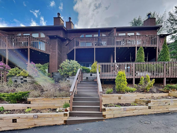 Exterior & Views 2, Sunplace 30 by Taylor Made Deep Creek, Garrett