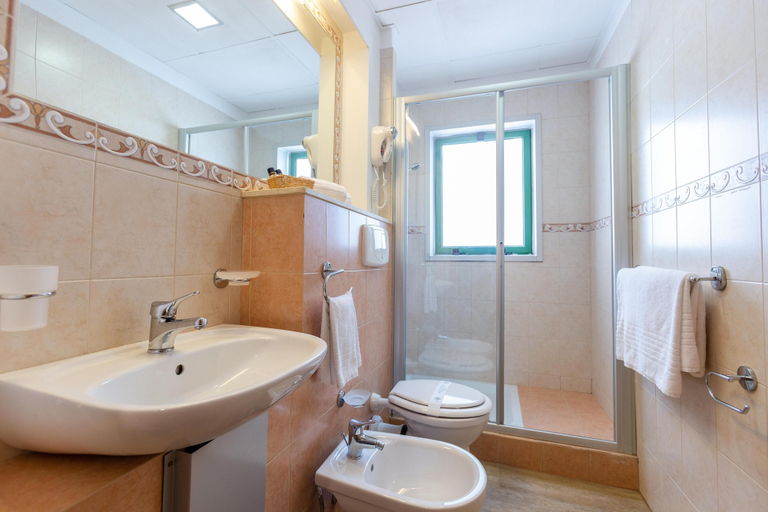 Bathroom 5, Porto Giardino - CDSHotels, Bari