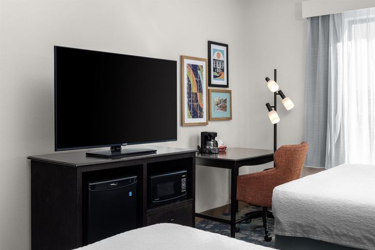 Bedroom 3, Hampton Inn & Suites Hope, Hempstead