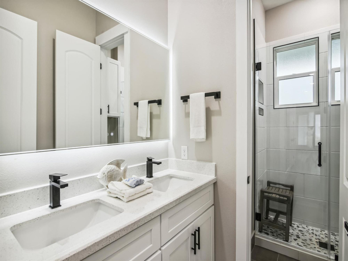 Bathroom 3, Sandy Cheeks Surfside by Ryson Vacation Rentals, Brazoria