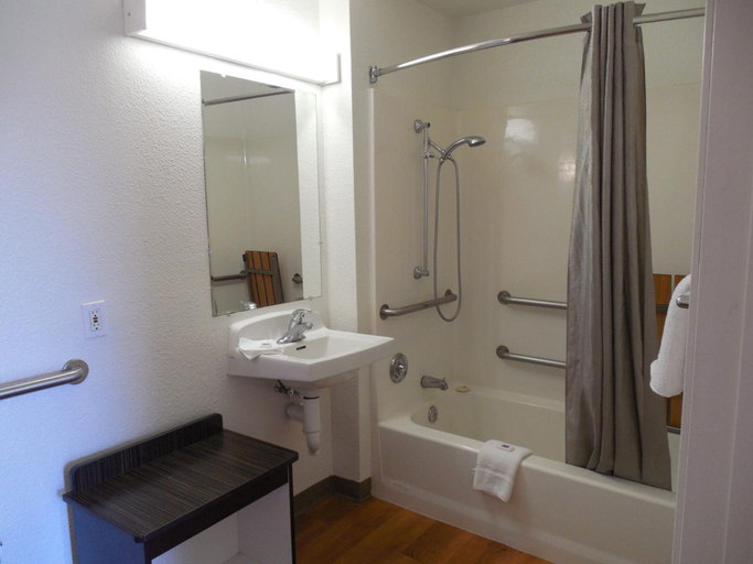 Bathroom 4, Motel 6 Chula Vista, CA - San Diego, San Diego