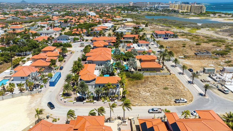 Exterior & Views 2, Opal 125