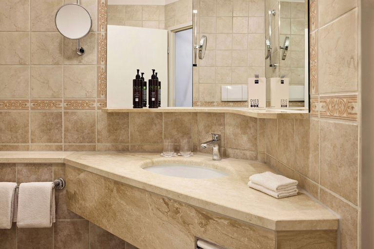 Bathroom 4, Dorint Marc Aurel Resort Bad Goegging, Kelheim