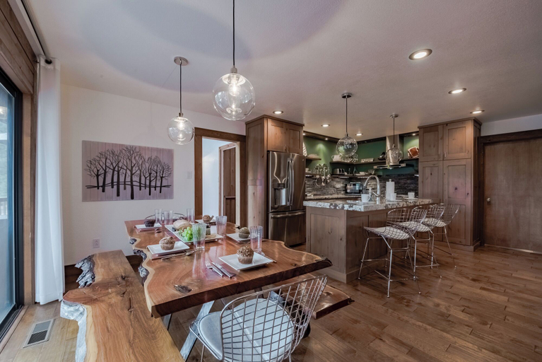 Food & Drinks, High Loop by Ruidoso Vacation Rentals, Lincoln