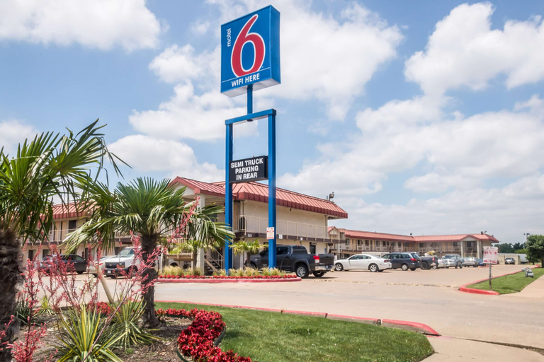 Exterior & Views 1, Motel 6 Mesquite, TX - Rodeo - Convention Ctr, Dallas