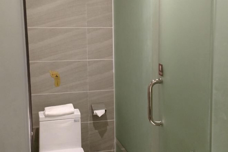 Bathroom 5, Superior Hotel (Ziyuan Bus Station), Guilin