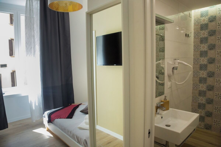 Bedroom 4, Napolinn B&B, Napoli