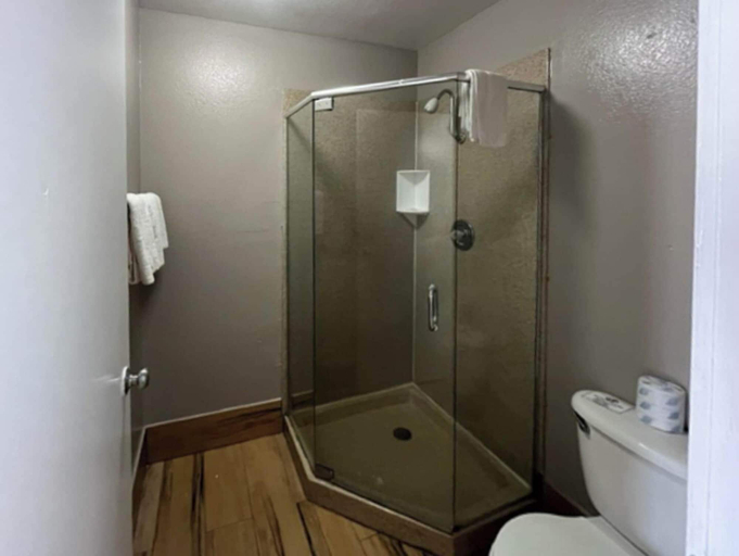 Bathroom 5, Motel 6 Riviera Beach, FL, Palm Beach