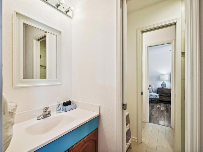 Bathroom 4, Tiki Lagoon by Ryson Vacation Rentals, Galveston